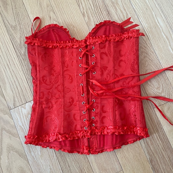 Red corset - Picture 2 of 2